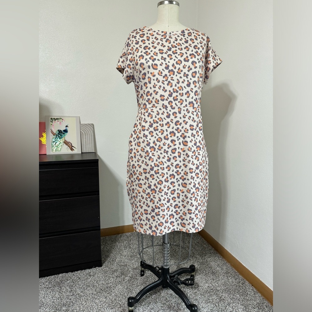 Tshirt dress with pockets, size L, leopard print